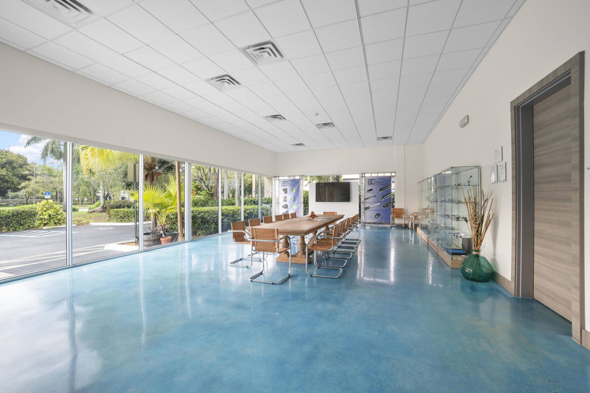 320 International Parkway property view