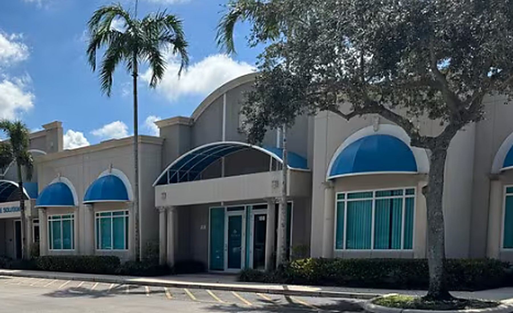 Professional office suites building exterior in Florida